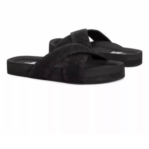 MUK LUKS Black Shimmer Sandal - Women - Picture 3 of 3